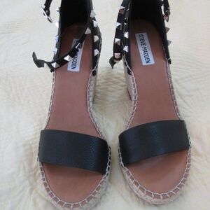 Steve Madden Mckenna Studded Leather Wedge Sandals - NEW - Size 8.5